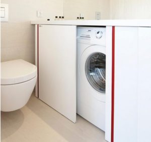 Hvordan gemmer man en vaskemaskine på badeværelset?