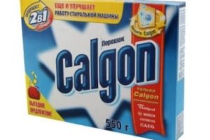 Mám pridať Calgon do mojej práčky?