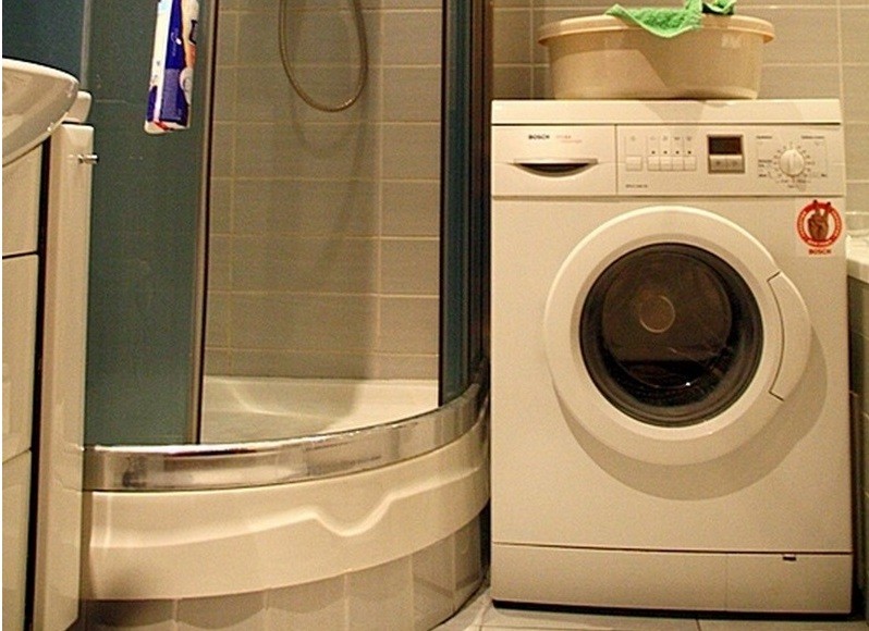 cabine de duche e máquina de lavar roupa