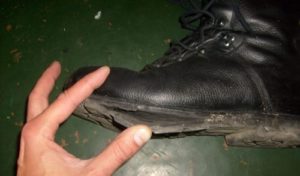 ak topánky vyžadujú opravu