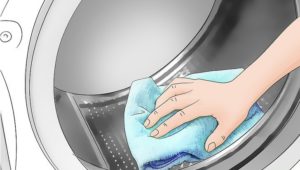 เช็ดด้านในของถังซักด้วยผ้าขี้ริ้ว