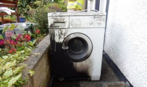 Đừng để máy giặt không được giám sát 