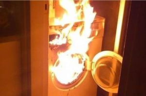 Wat moet u doen als uw wasmachine vlam vat?
