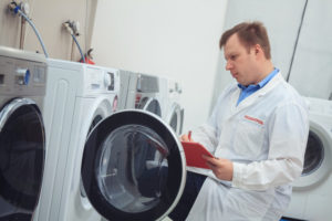 Comment procéder à un examen indépendant d'une machine à laver ?