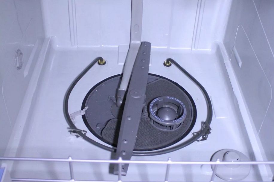 Pendesak bawah tidak berputar dalam mesin basuh pinggan mangkuk