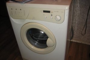 A máquina de lavar tem 10 anos, vale a pena consertar?