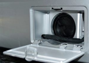 Waar bevindt zich het filter in een LG-wasmachine?