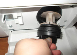 Paano pumili ng isang protektor ng surge para sa isang washing machine
