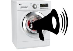 LG skalbimo mašina dūzgia išleisdama vandenį