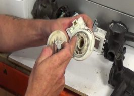 Hoe de pomp op een LG wasmachine te controleren?