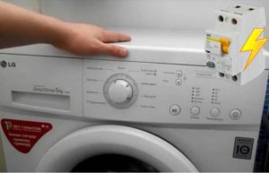 Inalis ng LG washing machine ang makina kapag naka-on