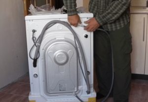 Hvordan koble til en LG vaskemaskin