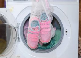 Wie man Turnschuhe in einer Waschmaschine wäscht
