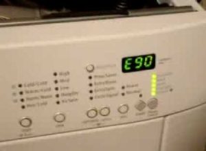 Fel E90 i Zanussi tvättmaskin