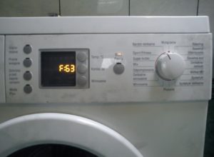 Error F63 en una lavadora Bosch