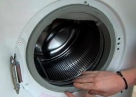 วิธีใส่ผ้าพันแขนบนถังซักของเครื่องซักผ้า INDESIT