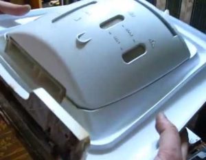 Hoe verwijder ik het deksel van een Indesit-wasmachine met bovenlader?
