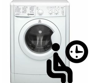 Máquina de lavar Indesit trava no ciclo de centrifugação