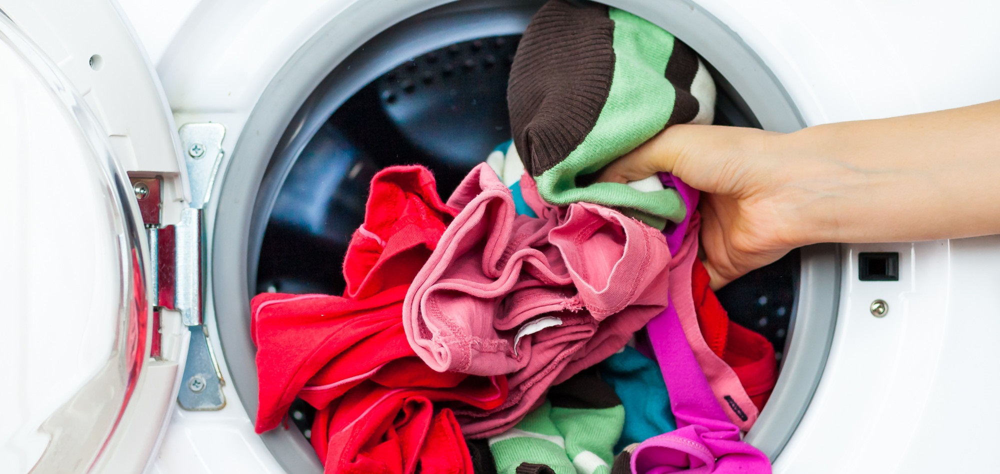 V pračce Indesit je příliš mnoho prádla 