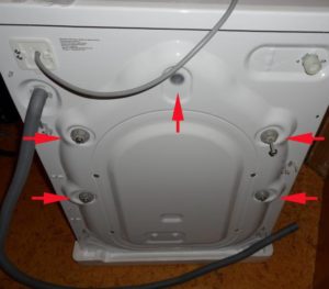 How to remove the transport bolts on an Indesit washing machine?