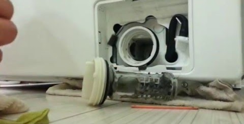 limpando o filtro de uma máquina de lavar Samsung