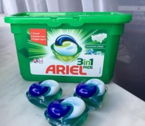Ako používať kapsuly na pranie Ariel 3 v 1?