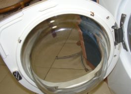 How to remove the washing machine door