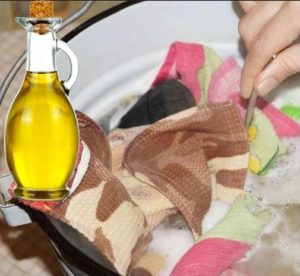 Bagaimana untuk membasuh tuala dapur dengan minyak sayuran?