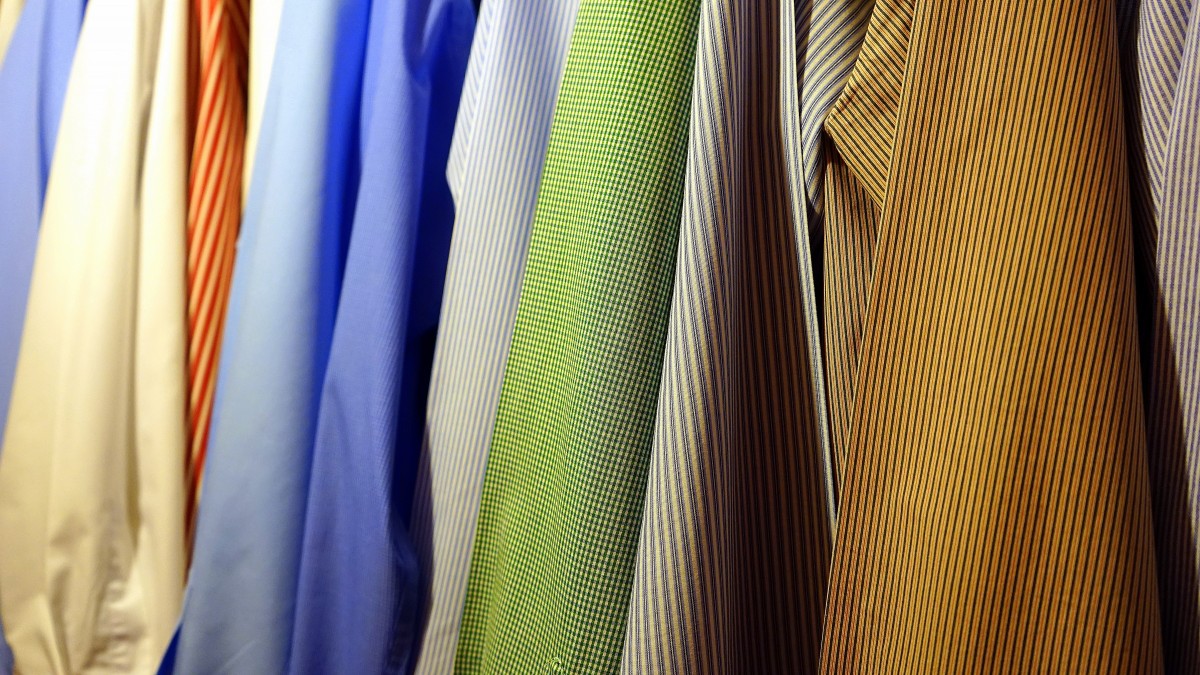 chọn quần áo làm từ vải bền