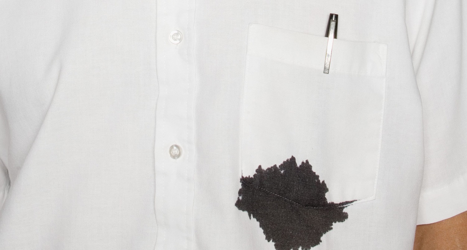 Hoe inktvlekken uit een shirt te verwijderen