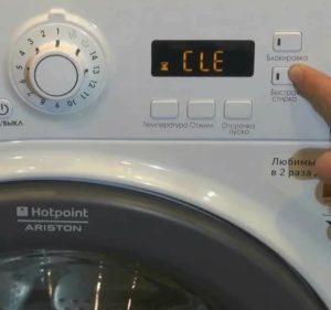 Auto-cleaning on an Ariston washing machine