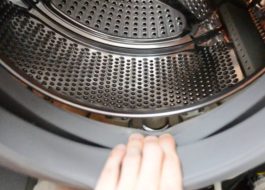 Come rimuovere il cestello da una lavatrice Samsung
