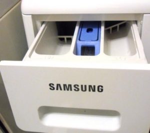 Var fyller man luftkonditioneringen i en Samsung tvättmaskin?