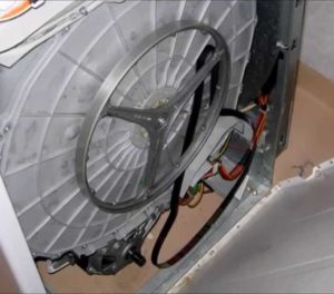 Warum löst sich bei einer Ariston-Waschmaschine der Riemen?