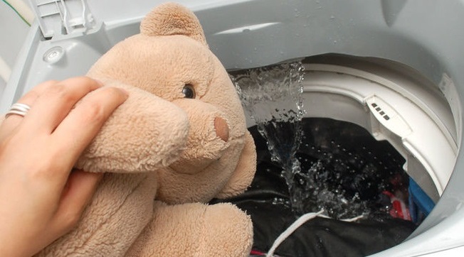 Funksjoner ved å vaske en bjørn i en maskin