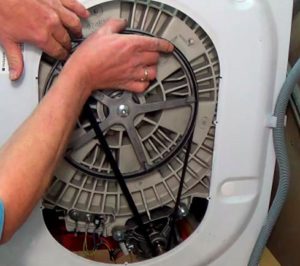 Paano higpitan ang sinturon sa isang washing machine ng Bosch?