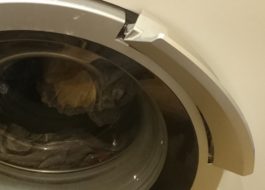 Como abrir uma máquina de lavar Bosch se a alça estiver quebrada