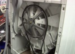 Cómo cambiar la correa en una lavadora Bosch
