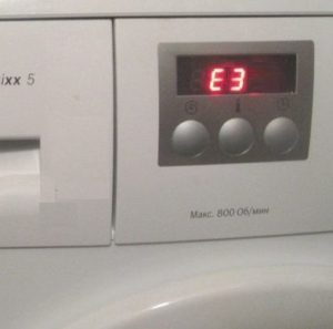 Errore E3 in una lavatrice Bosch