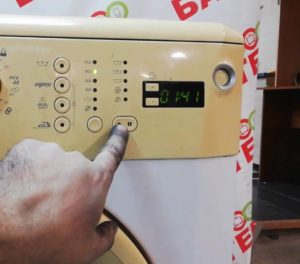 Com restablir el programa d'una rentadora Beko?