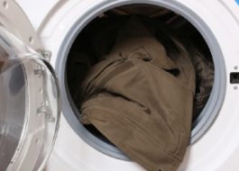 Este posibil să spălați o jachetă de piele întoarsă în mașina de spălat?