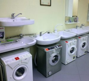 Veļas mazgājamās mašīnas izvēle zem izlietnes