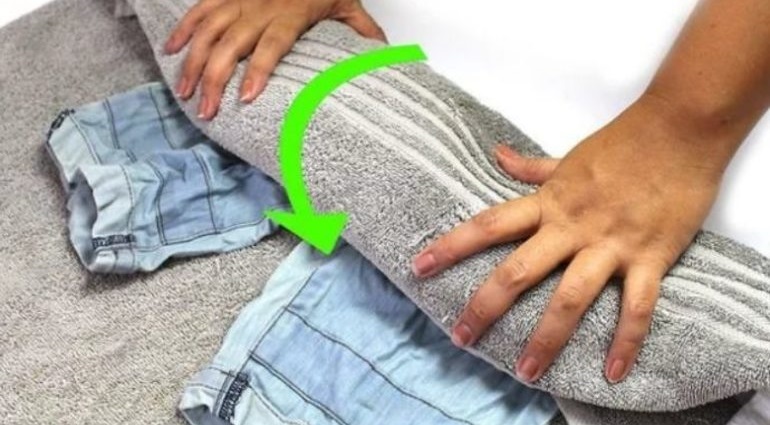Jeans kunnen worden gedroogd met handdoeken
