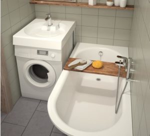 Hvordan placeres en vaskemaskine og vask i et lille badeværelse?