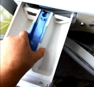 Како уклонити посуду за прах из Беко машине за прање веша?