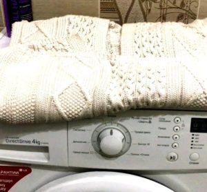 Spălarea unui cardigan în mașina de spălat