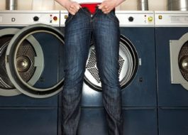 O que fazer se seu jeans encolher após a lavagem