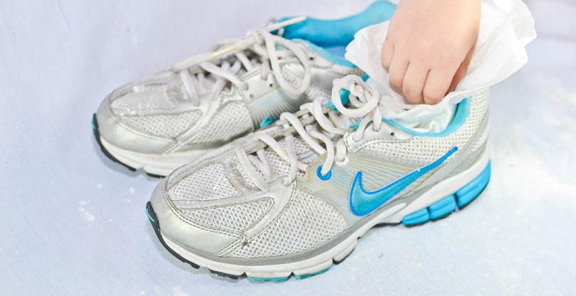 γεμίστε τα αθλητικά σας παπούτσια με χαρτί