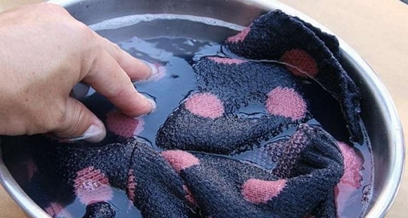 לטבול את הפריט במים קרים