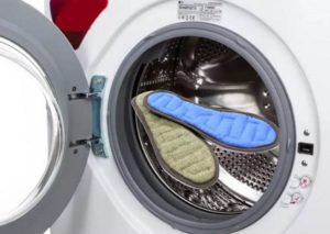 Πλύσιμο πελμάτων σε πλυντήριο ρούχων